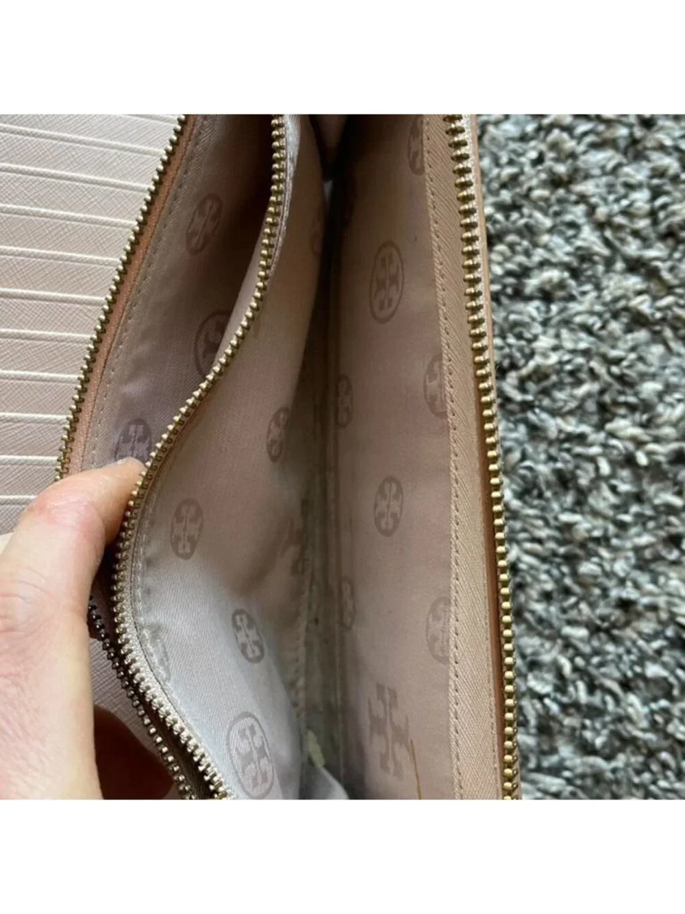 Tory Burch Robinson Beige/Light Pink Continental Wristlet Wallet Luxury Utility